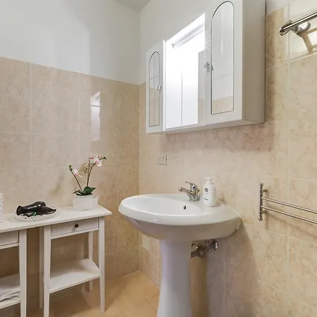 Lulu House Bed & Breakfast *